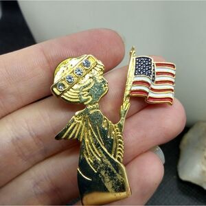 Vintage gold brooch guardian‎ angel USA flak crystals detailing